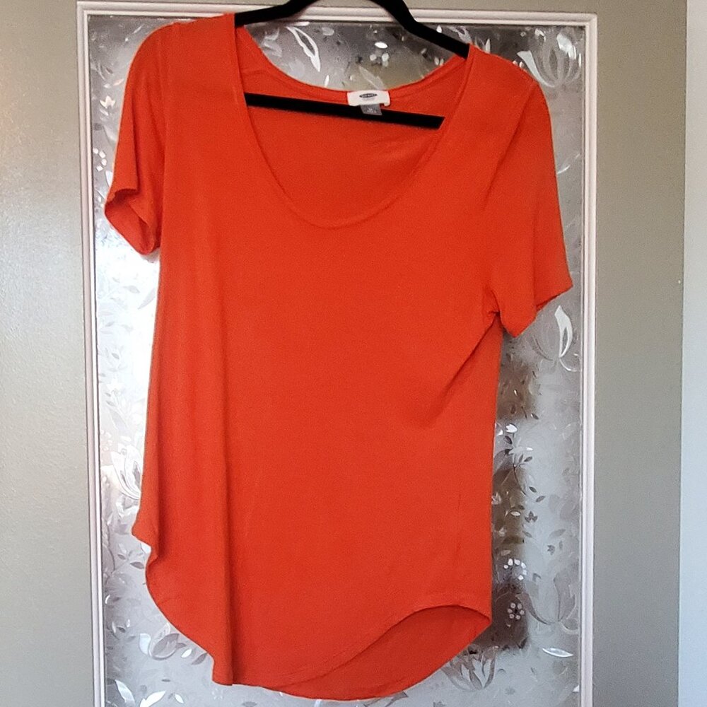 Beautiful, comfy orange t-shirt - size Medium